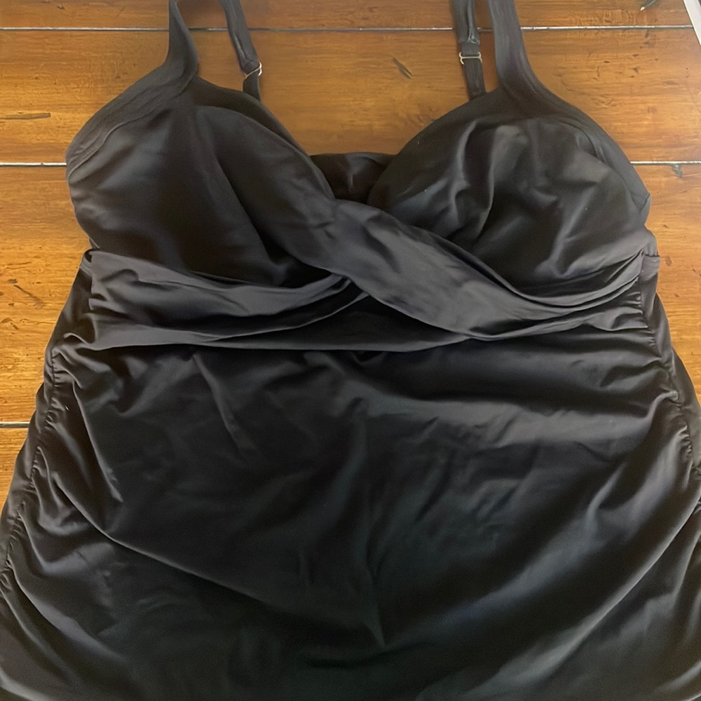 Land’s End Black Underwire 14- DD V-Neck Tankini.